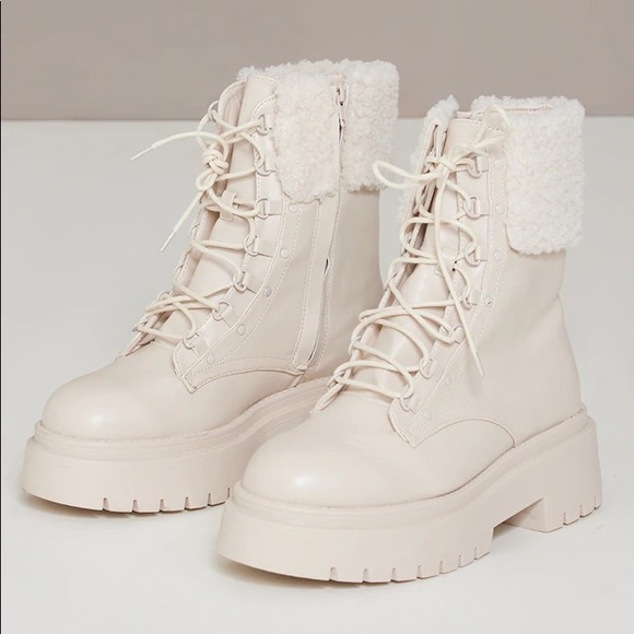 Cream Hiker Lace Up Borg Chunky Sole Ankle Boots - Picture 2 of 3